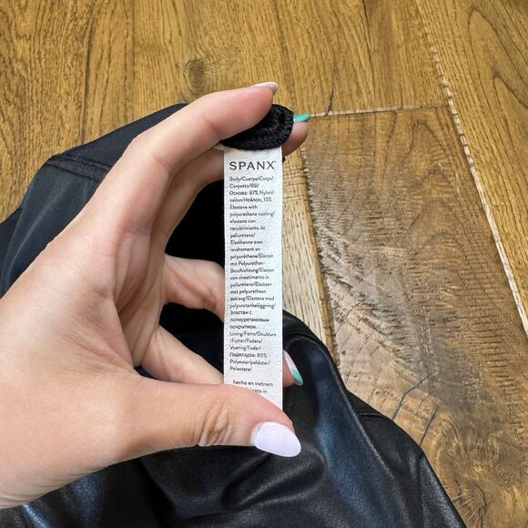 SPANX Faux Leather Leggings Women’s Sz Medium Black High Rise Pants - Picture 7 of 7